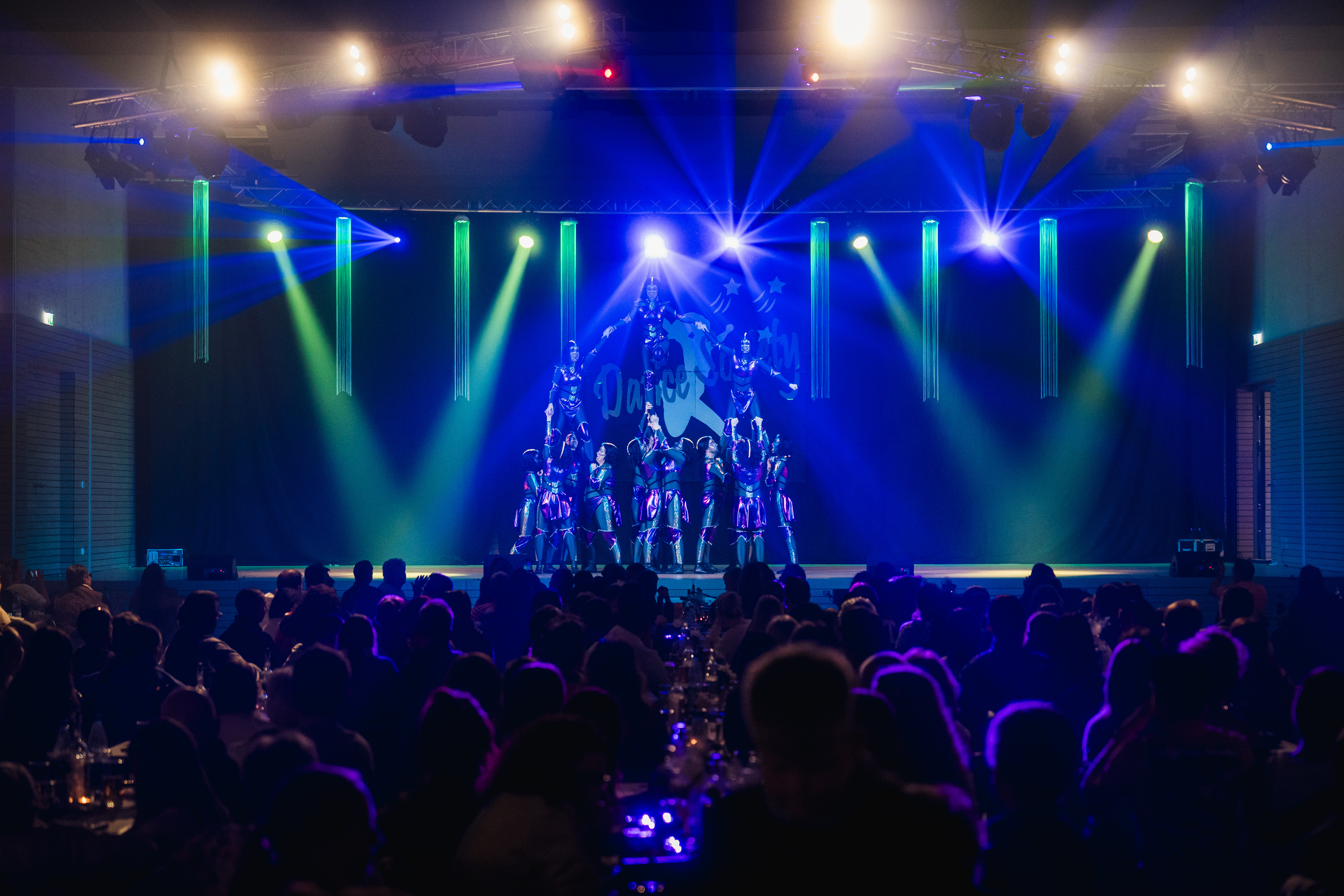Dance Society 2025: Endpose Tanzauftritt Sicht aus dem Publikum