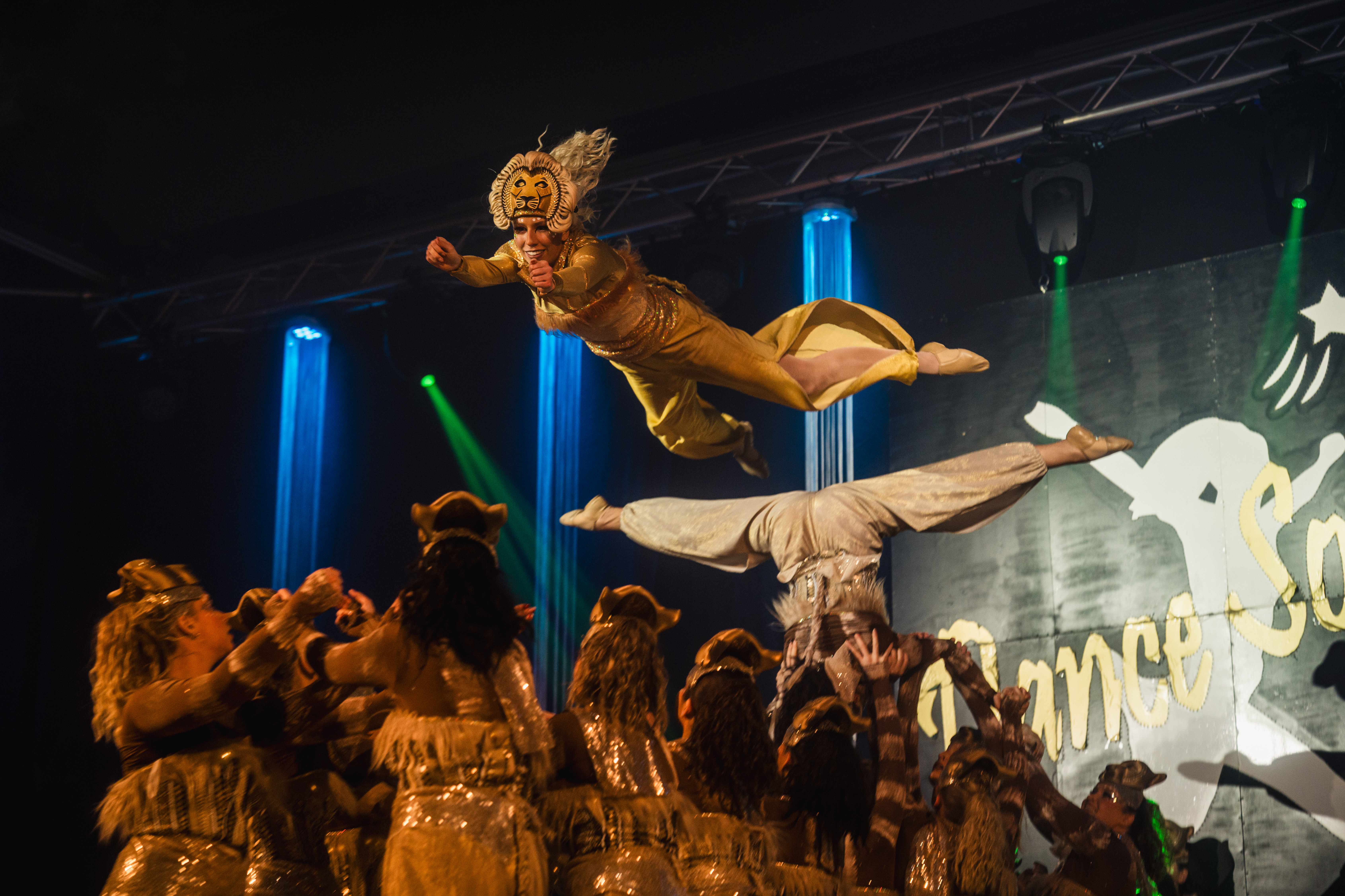 Dance-Society 2025: Tanzauftritt König der Löwen mit Luftsprung