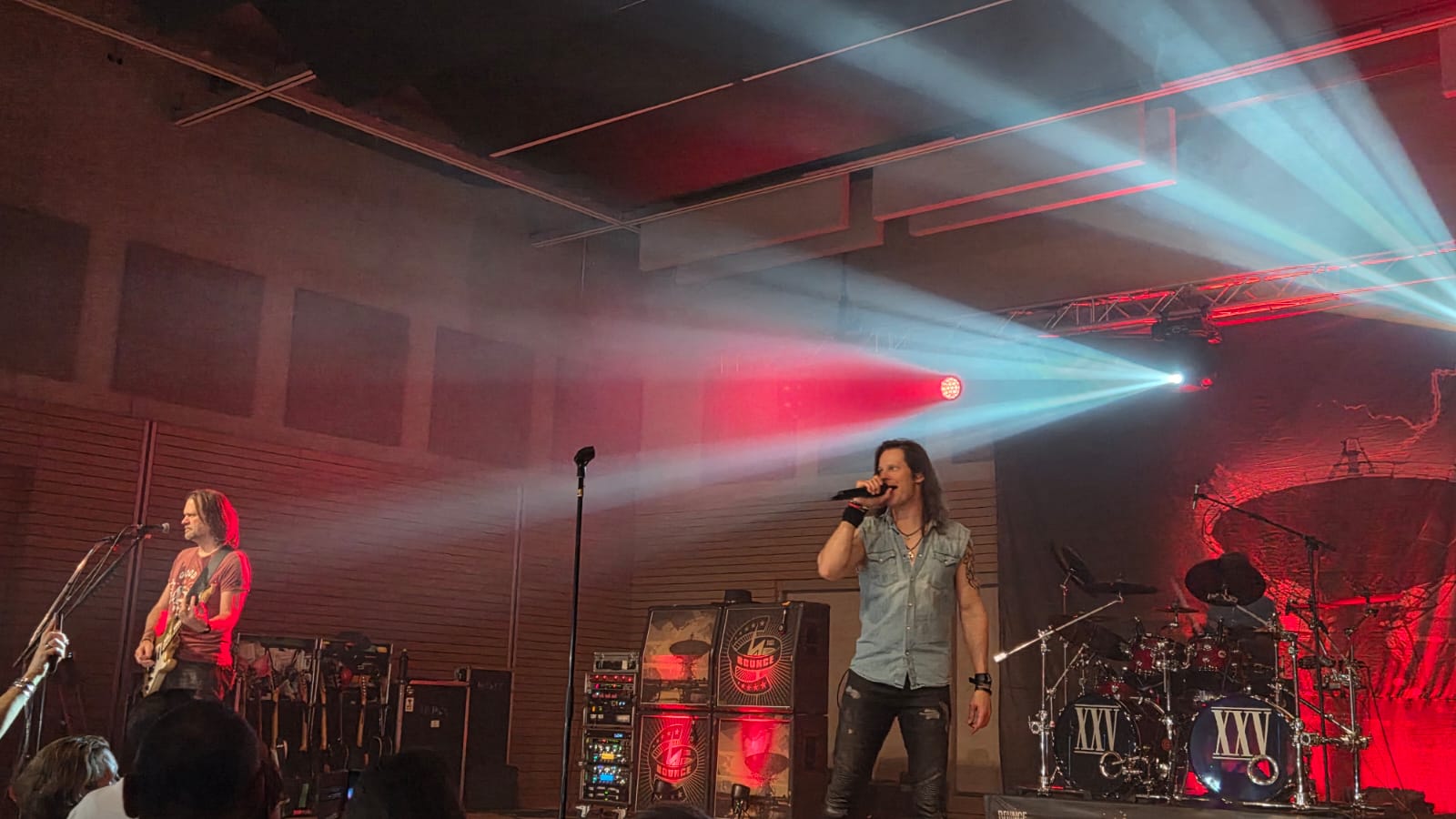 Kulturprogramm Bounce 2026: Sänger Oliver Henrich und Band